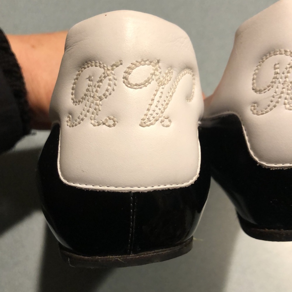Roger Vivier Patent Leather with White Trim Flats - Picture 10 of 16